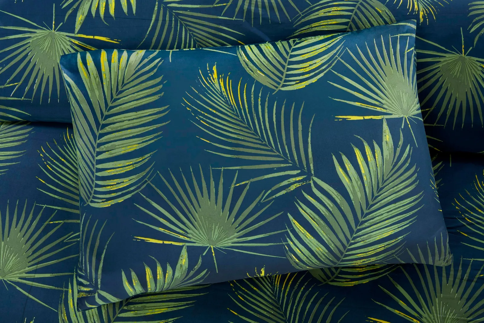 Rapport Home Tropical Palma Floral Microfibre Duvet Cover Set with Pillowcase in Green 2