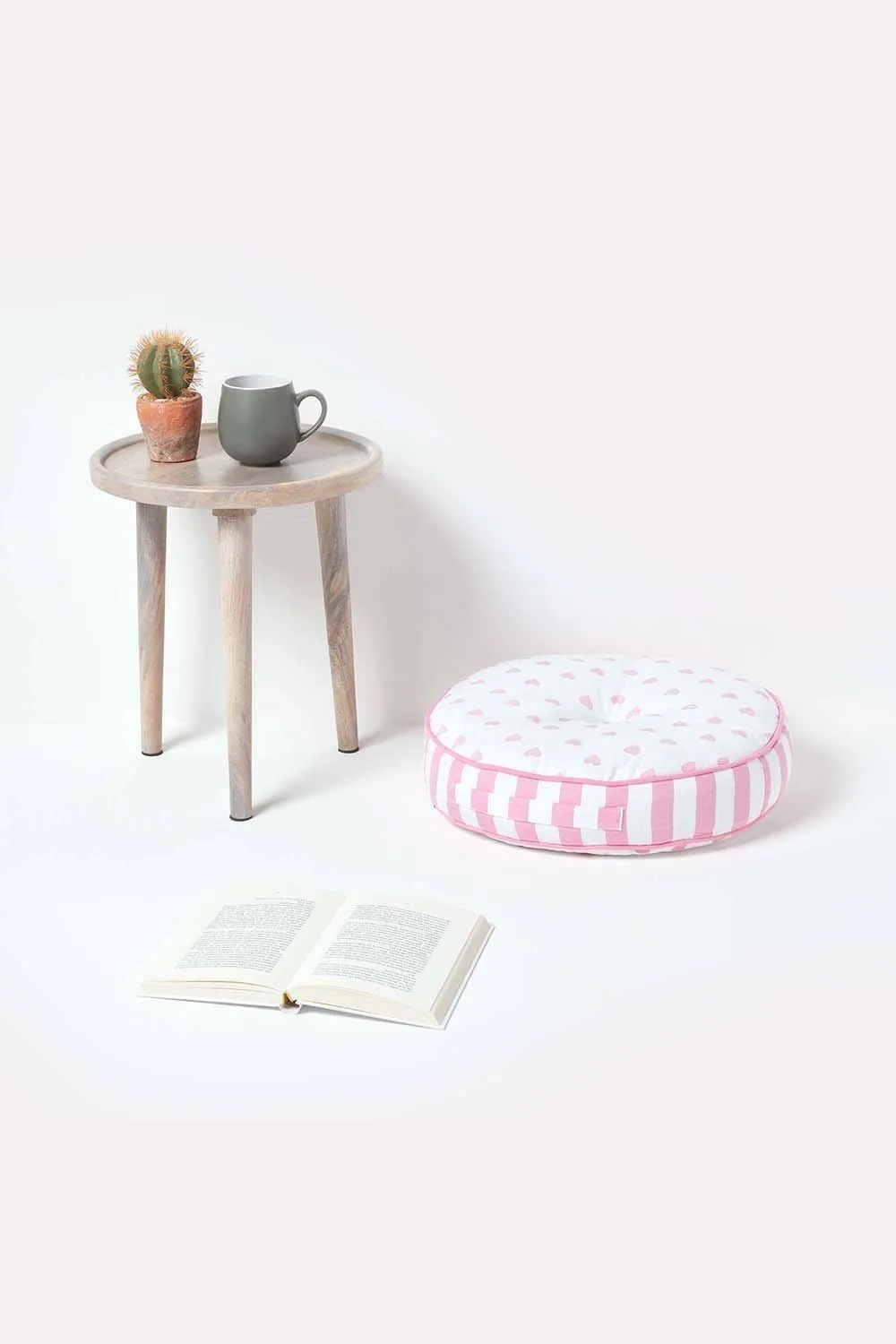 Homescapes Pink Hearts & Stripes Round Floor Cushion 2