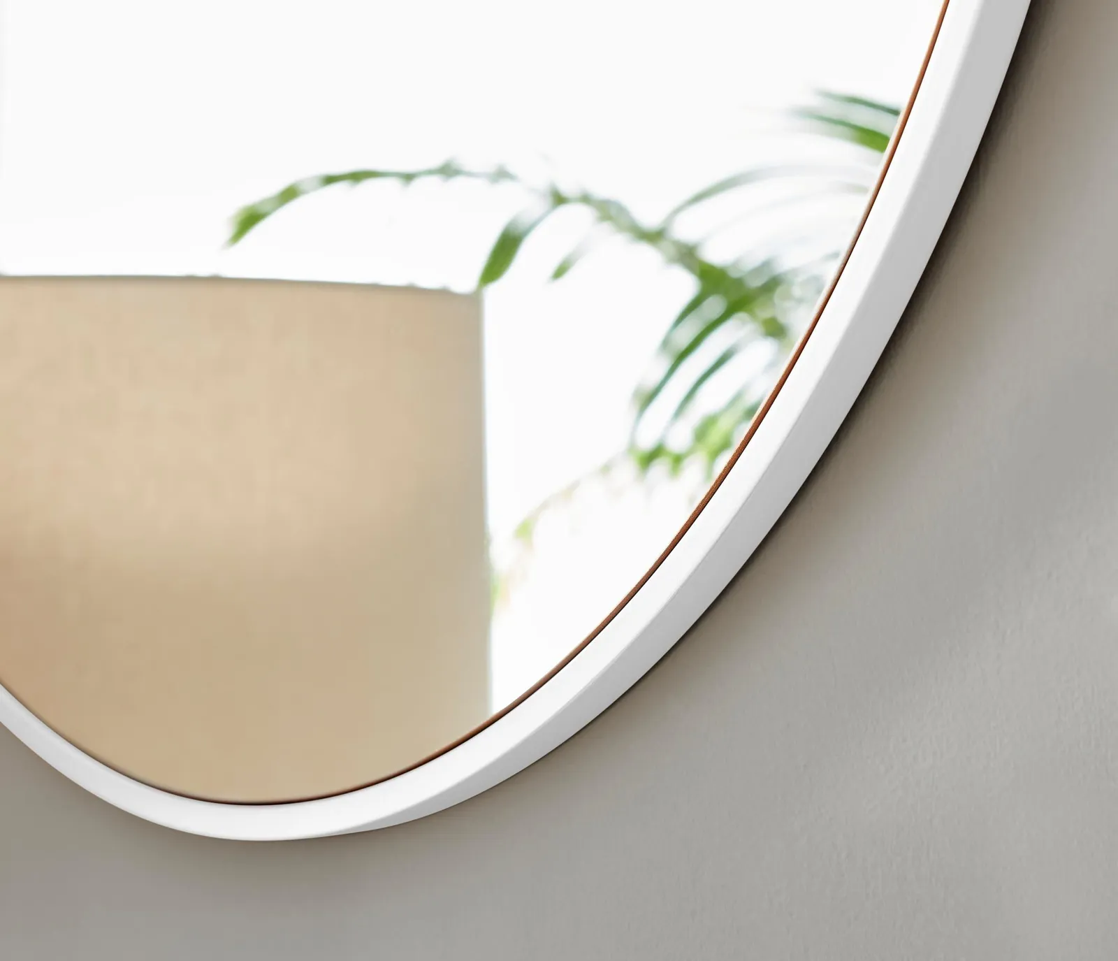 FurnitureboxUK Emma 80cm Medium Art Deco Metal Frame Round Hallway Bedroom Dining & Living Room Wall Mirror in White 3