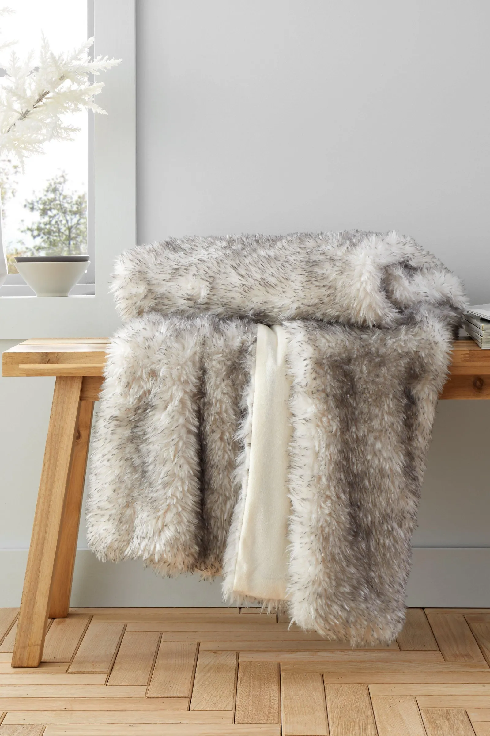 Catherine Lansfield 'Arctic Fox' Cosy Faux Fur Blanket Throw in Grey