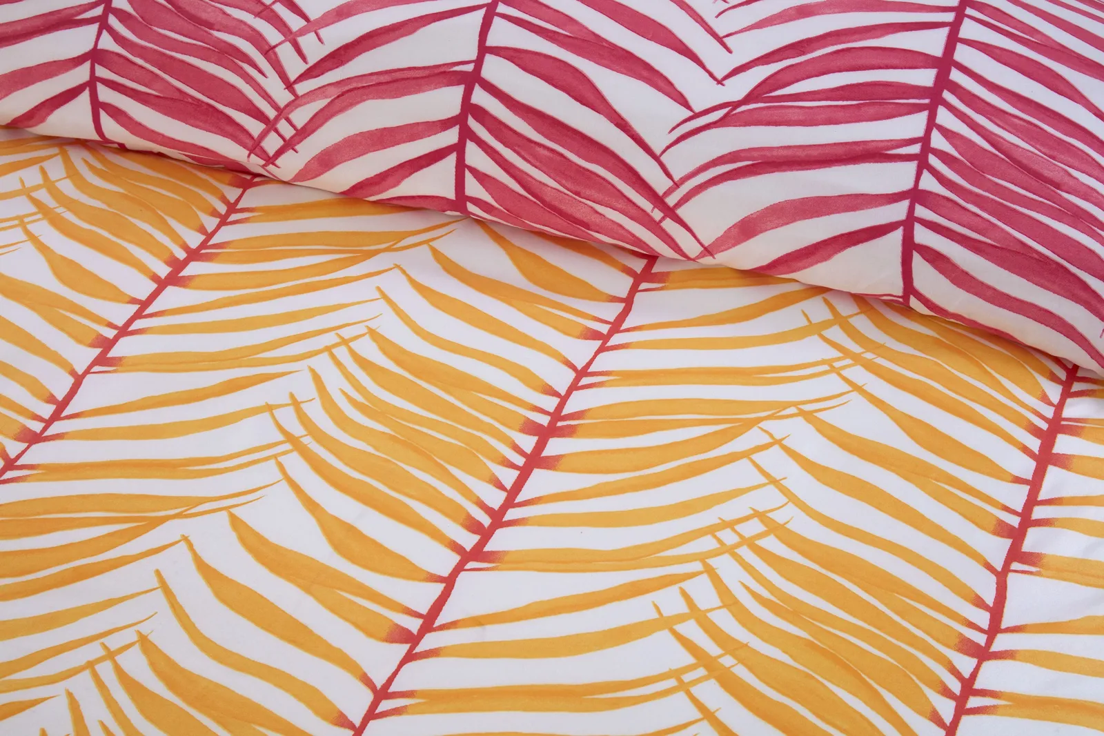 Rapport Home Tropical Trails Polyester Reversible Duvet Cover Set with Pillowcase in Yellow 2