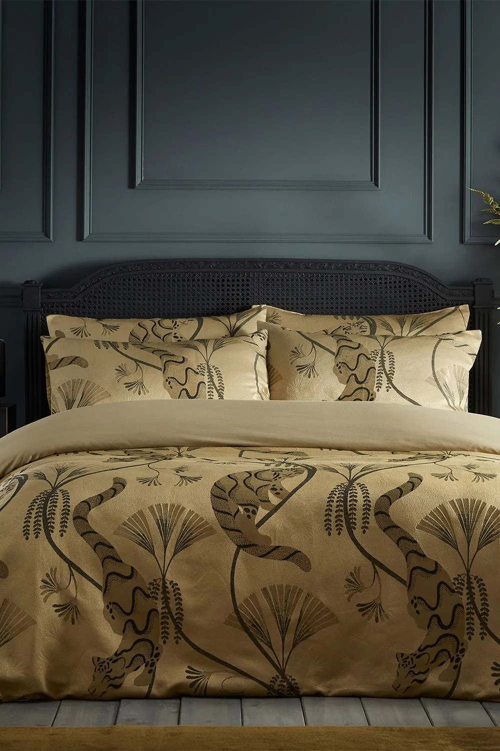 Paoletti Moondusk Exotic Animal Jacquard Duvet Cover Set in Gold 2