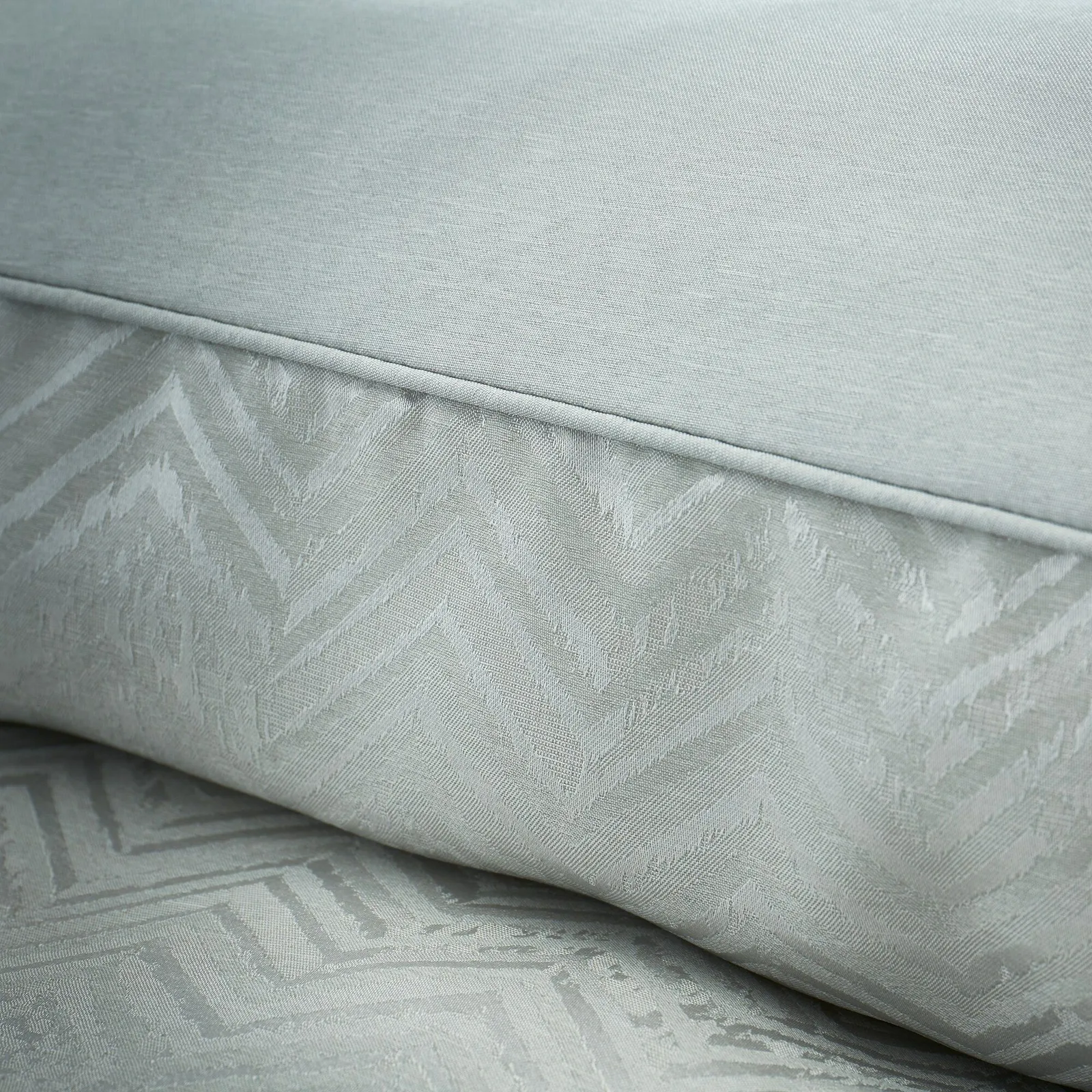 Portfolio Home Antibes Chevron Waves Duvet Cover Set Quilt with Pillowcase in Silver 3