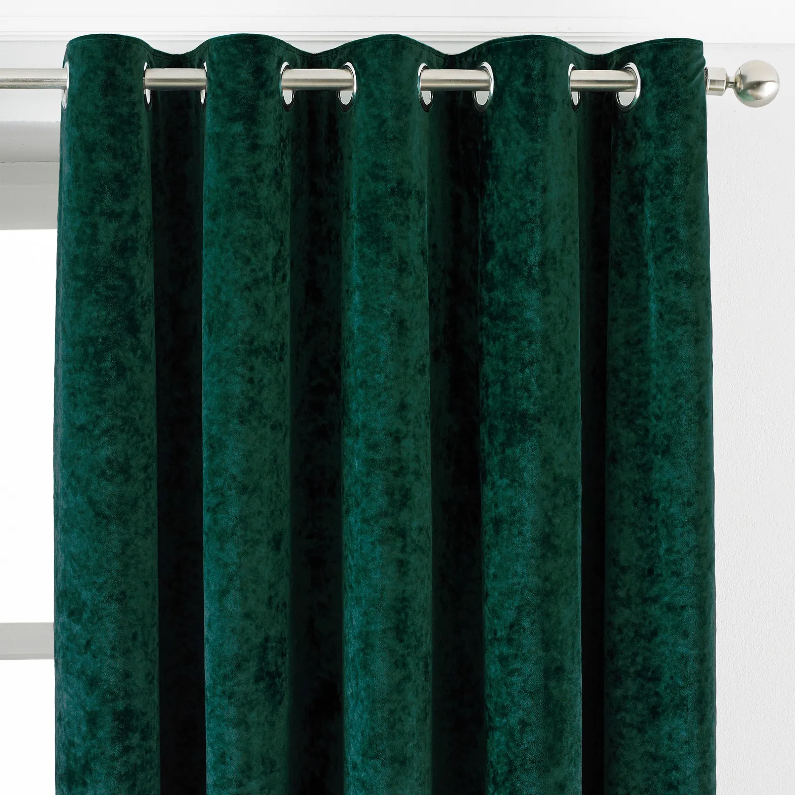 Paoletti Verona Crushed Velvet Eyelet Curtains in Emerald 2