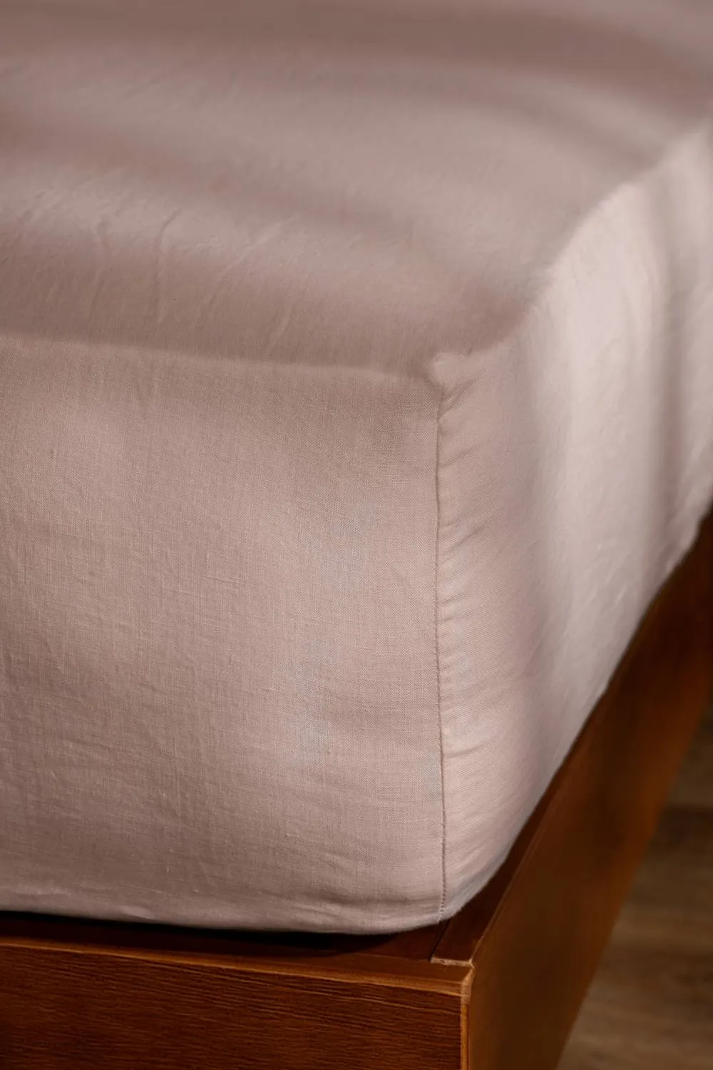 Soak&Sleep Soft Pink French Linen 40cm Fitted Sheet in Pale Pink