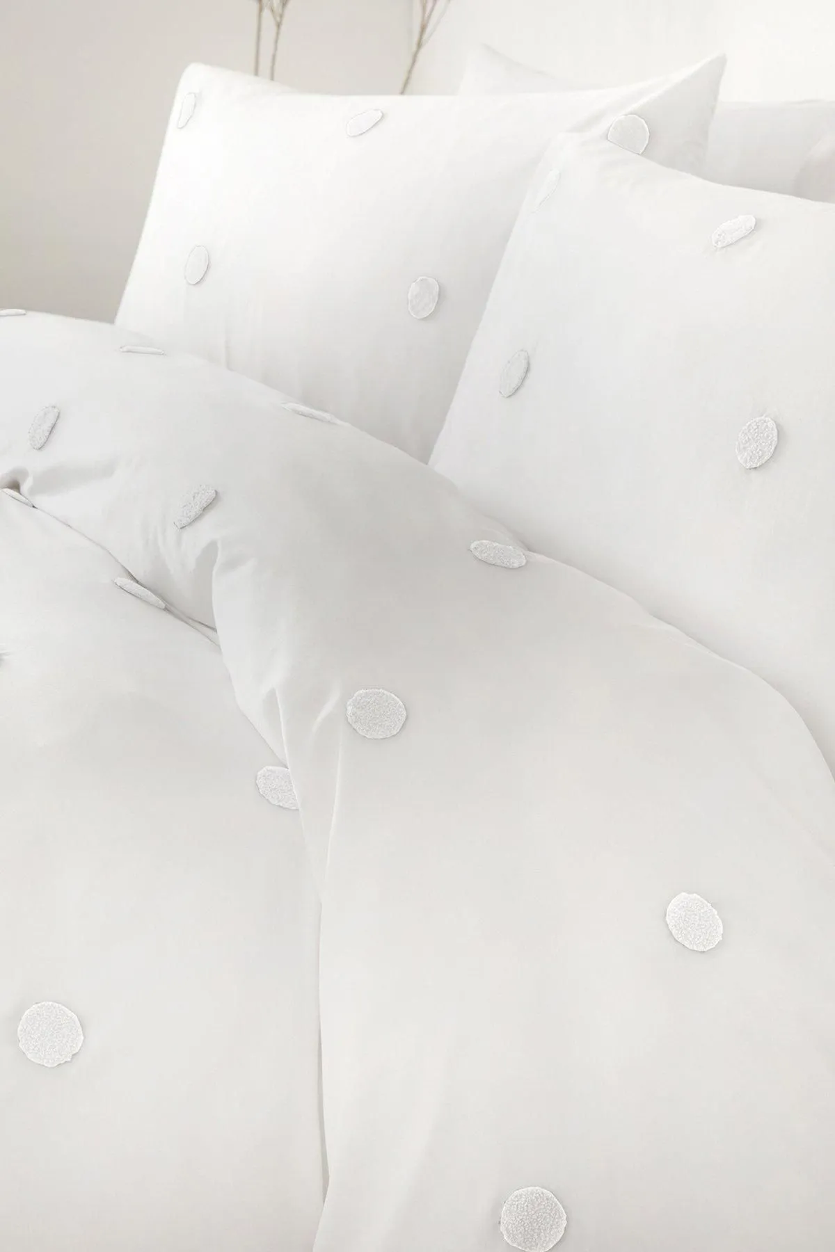 Appletree 'Dot Garden' 100% Cotton Embellished Duvet Cover Set in White 3