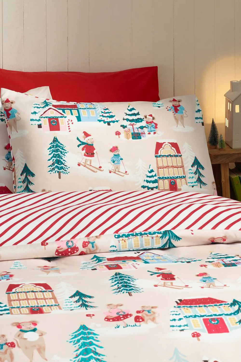 Catherine Lansfield 'Christmas Mouse Town' Reversible Duvet Cover Set in Natural 3