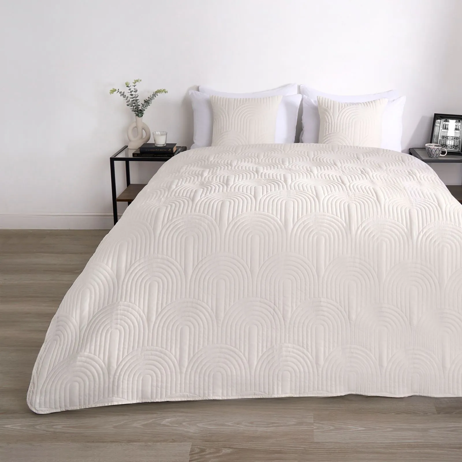 OHS Quilted Arches Pinsonic Blanket Bedspread Throw Over Bed in Cream