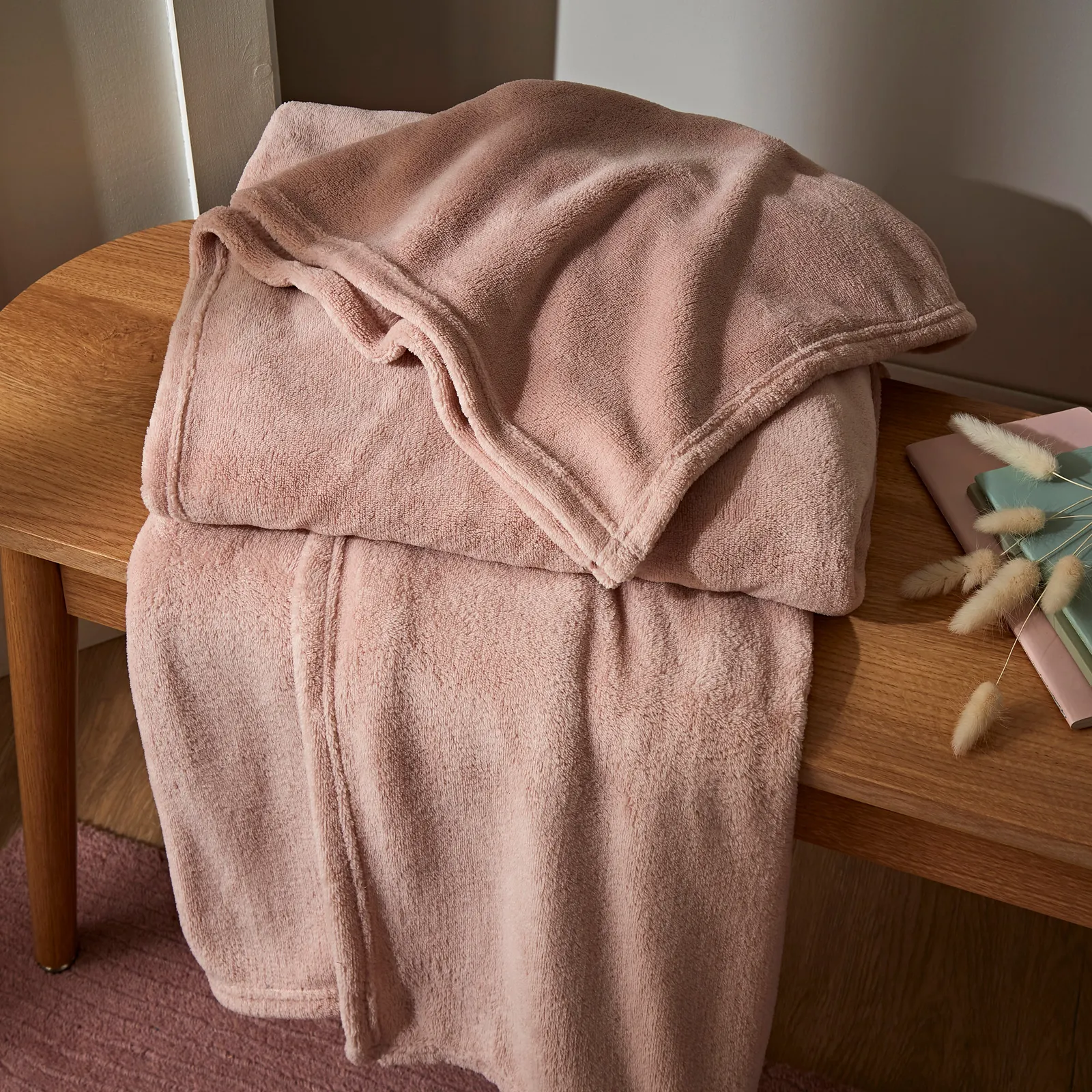 Recycled Fleece Throw Pink