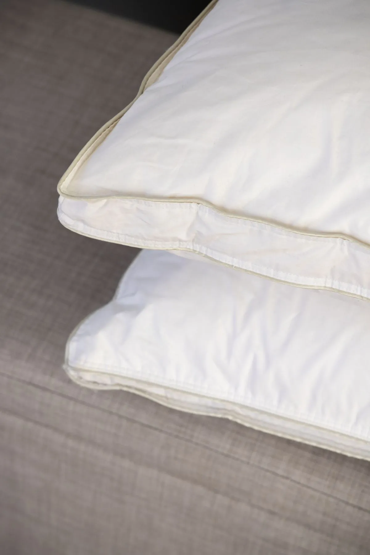 Soak&Sleep Hungarian Goose Down Standard Pillow - Medium/Firm in White 3