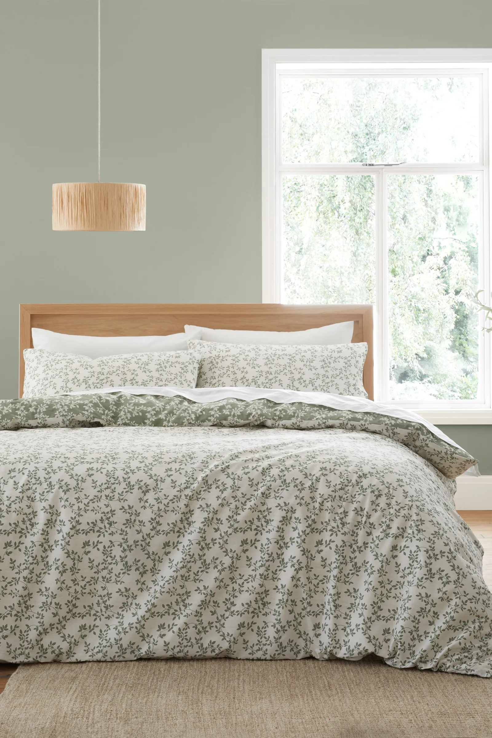 Bianca 'Shadow Leaves' 200TC Cotton Duvet Cover Set in Green 2