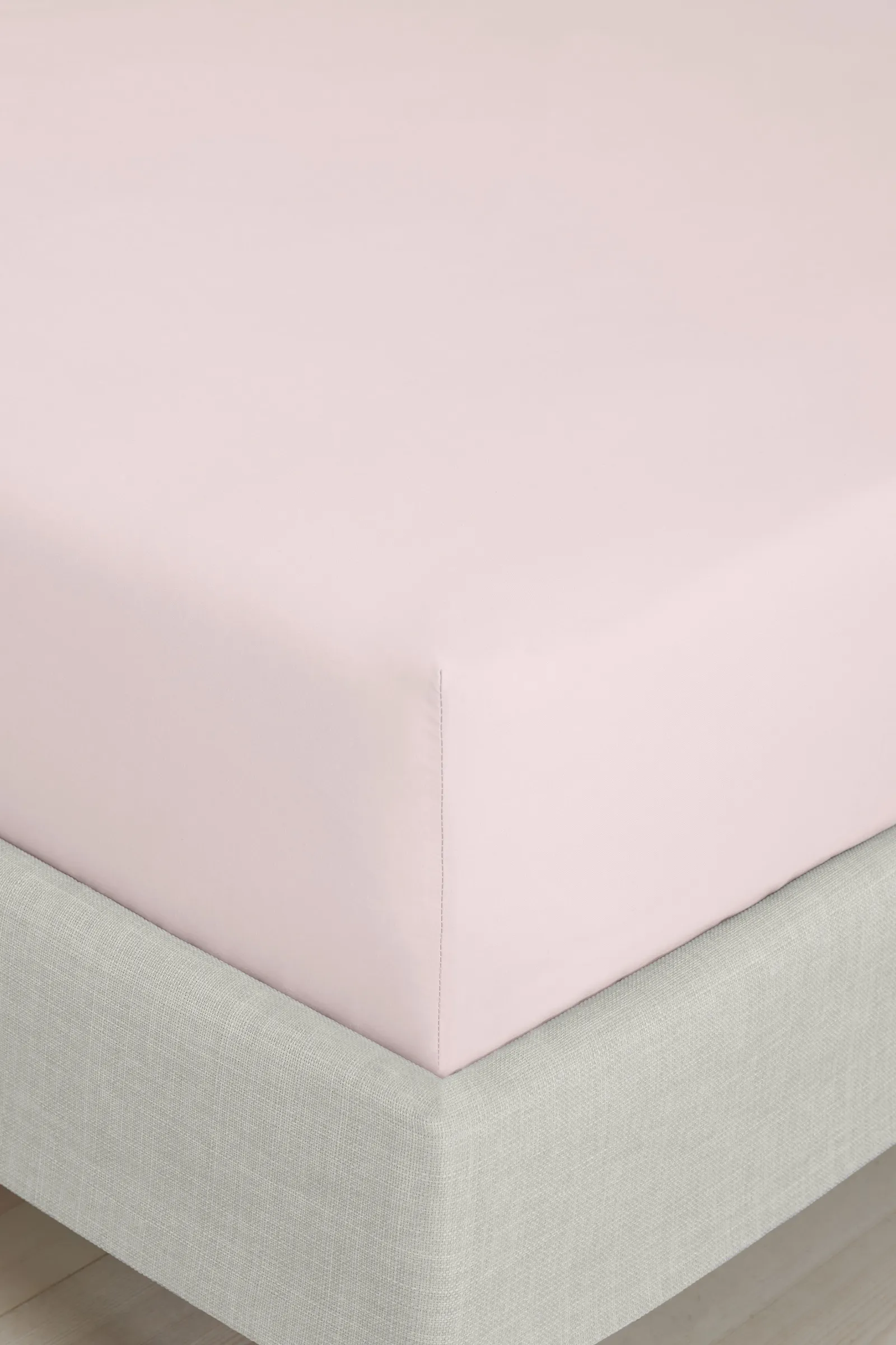 Bianca 200 Thread Count Cotton Percale 32cm Depth Sheet in Pink 1