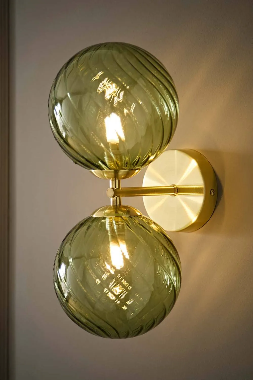 ValueLights Sydney 2 Way Up Down Glass Swirl Shades Wall Light & Bulbs in Gold 3