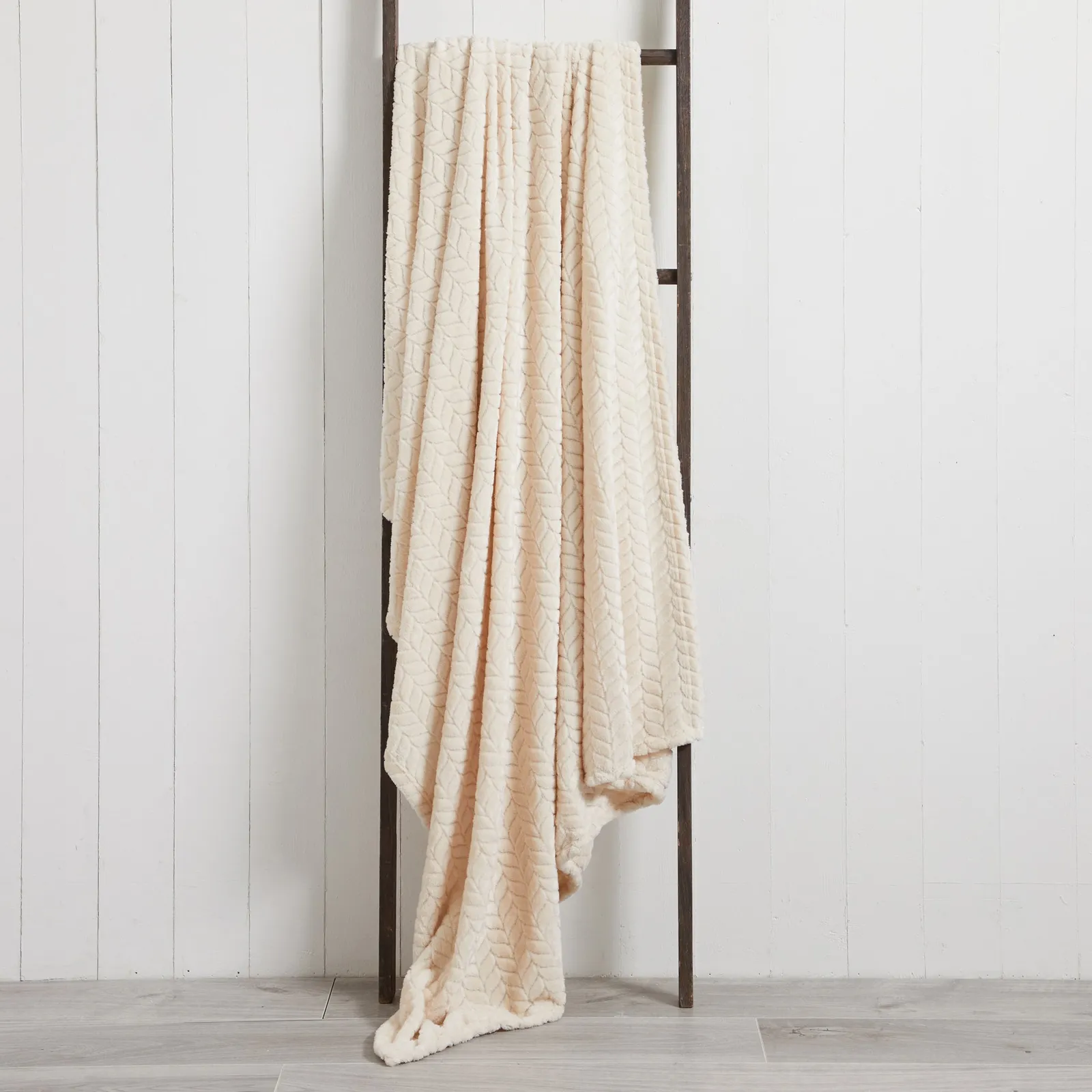 Amelia Fleece 150cm x 200cm Throw Cream