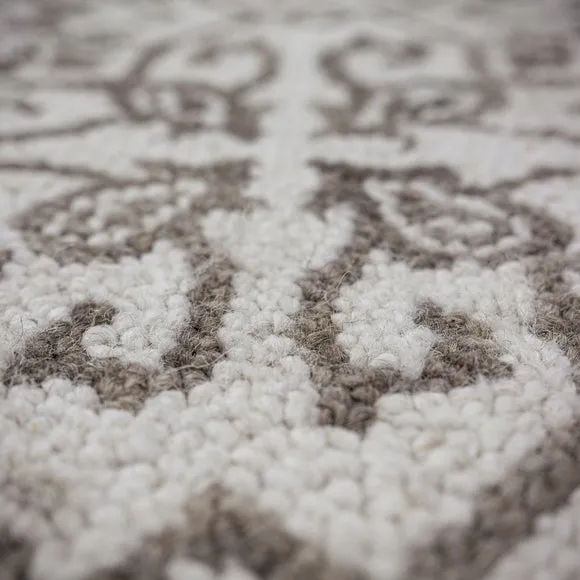 Kaia Traditional Wool Rug 2