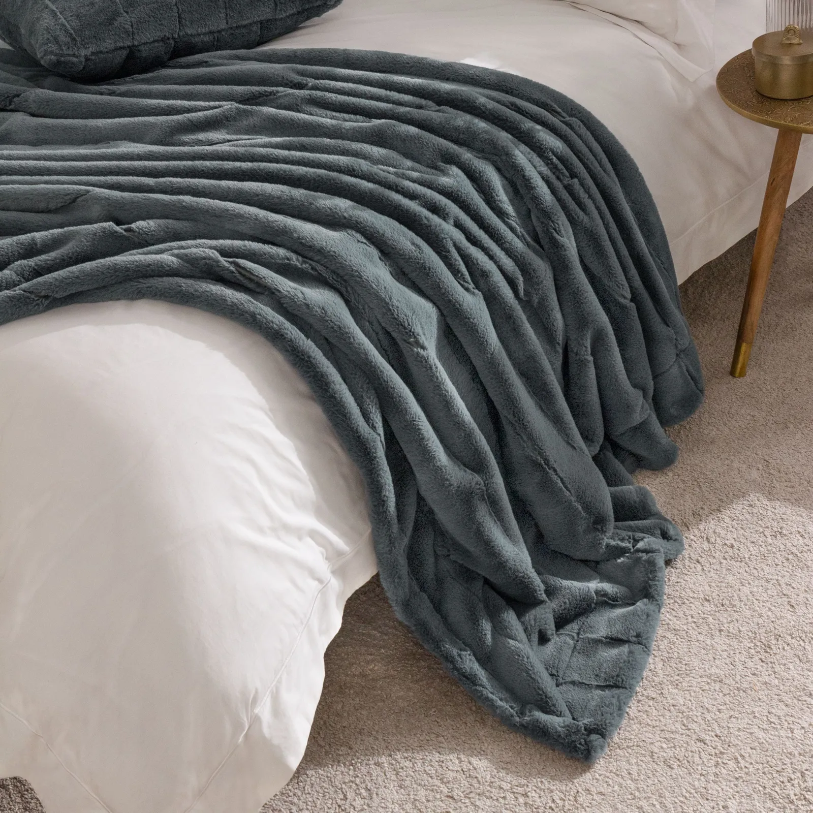 Paoletti Empress Alaskan Faux Fur Throw in Charcoal