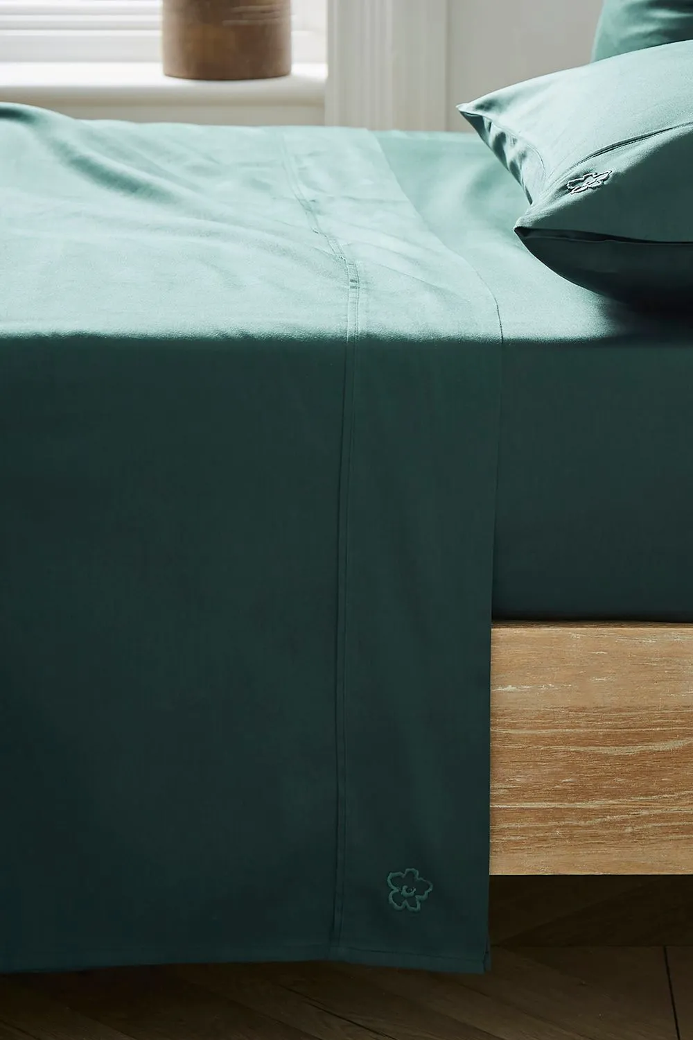 Ted Baker 'TB Plain Dye' Cotton Sateen Flat Sheet in Dark Green 2