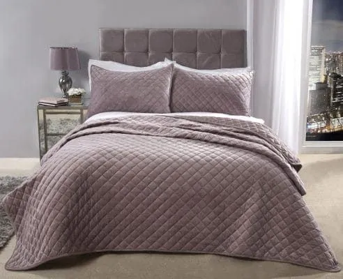 New Edge Blinds Banbury Bedspread in Pink