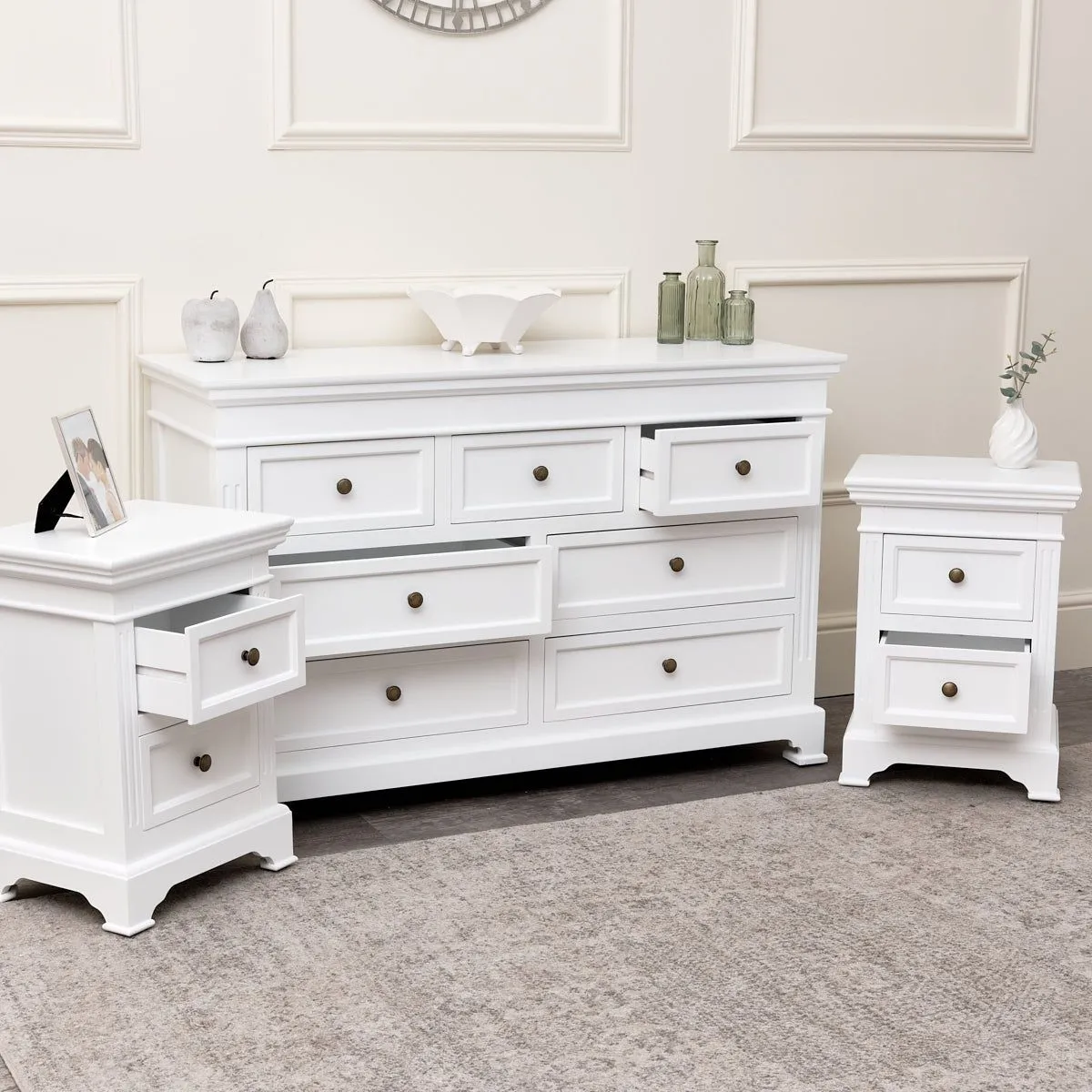 Melody Maison Large White 7 Drawer Chest Of Drawers & Pair Of Bedside Tables - Daventry White Range 2