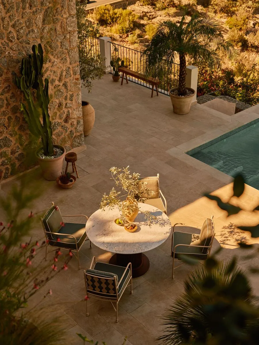 Murcell Outdoor Round Dining Table, Carrara