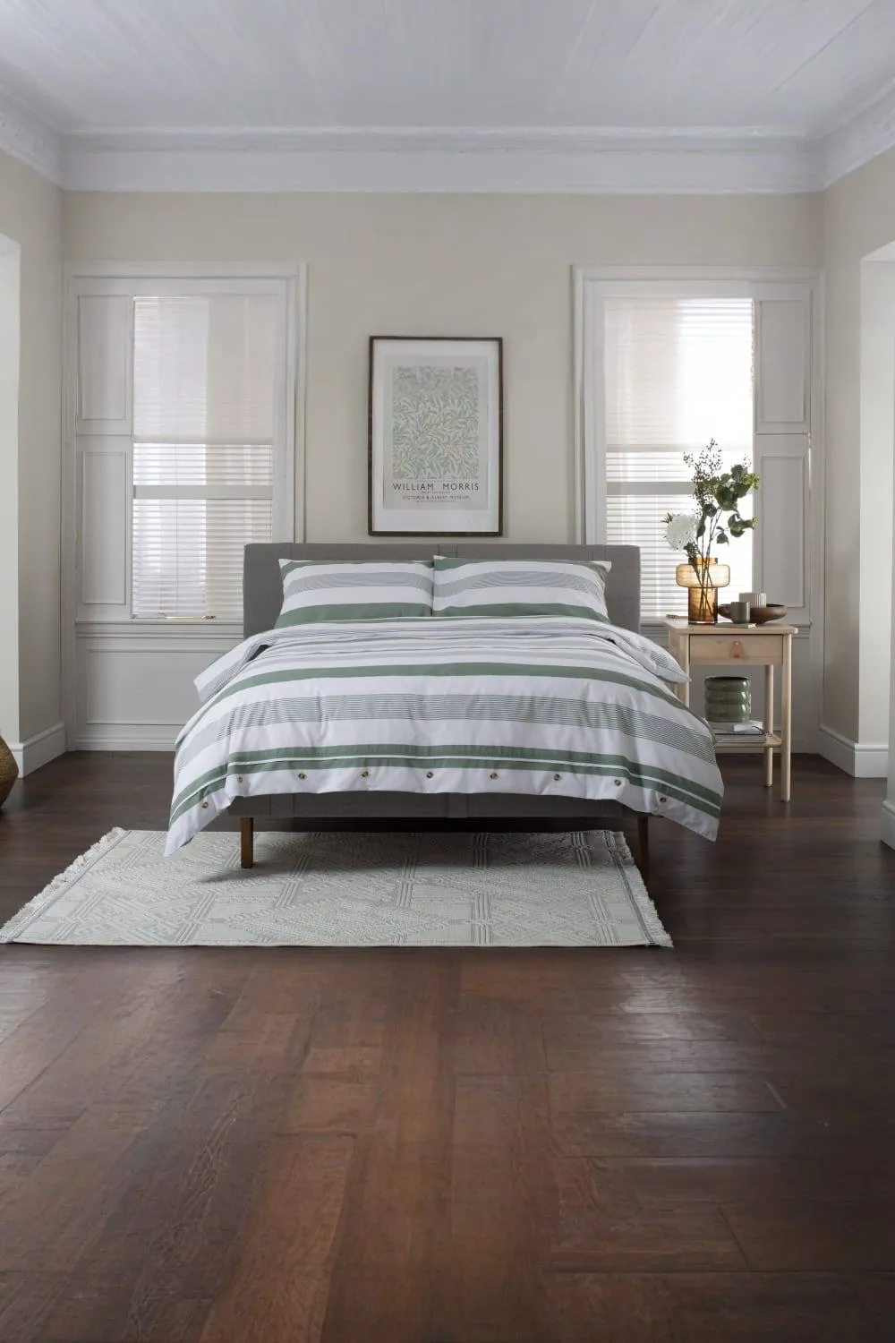 The Lyndon Company Next Level 100% Duvet Cover Set with Cuff Detailing in Green 1