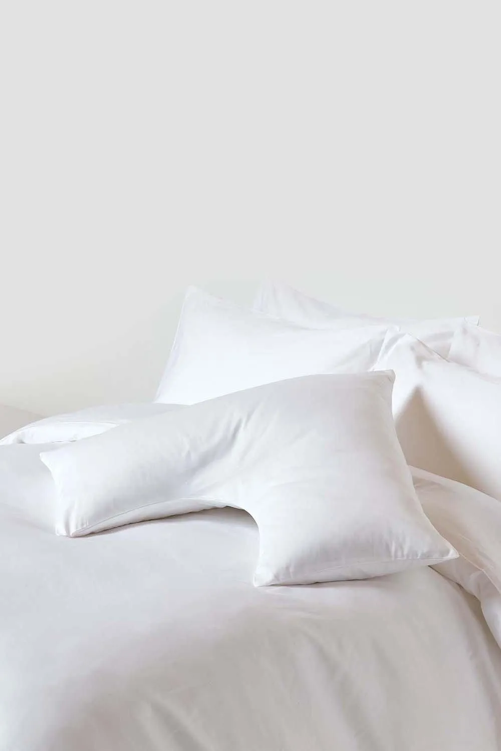 Homescapes V Shaped Pillowcase Sateen Cotton 400 Thread Count in White 2