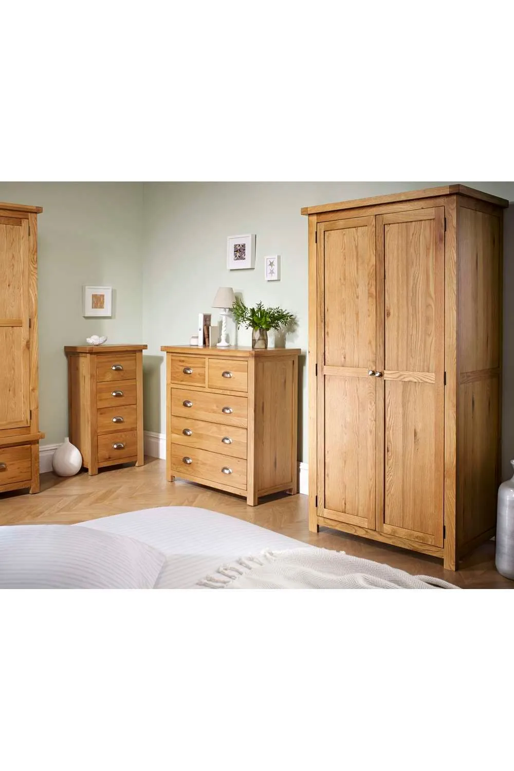 Birlea Woburn 4 Drawer Narrow Chest Oak in Light Oak 3