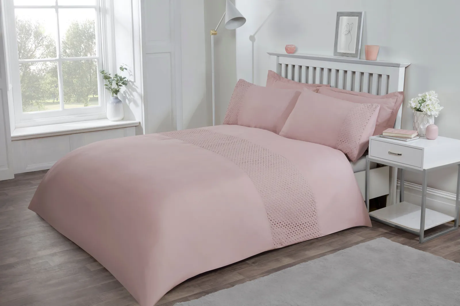 Smart Living Luxury Super Soft Stylish Lace Panel Duvet Cover with Pillowcases in Pink