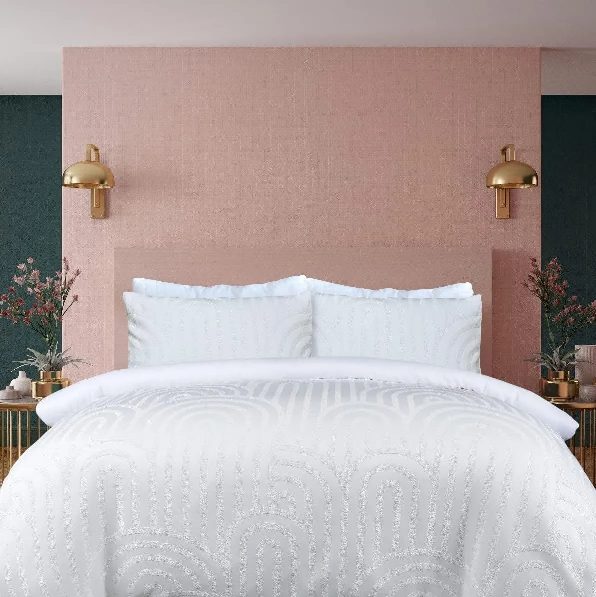 Smart Living Luxury Hotel Quality Reversible Tufted Arch Duvet Cover with Pillowcases in White 1