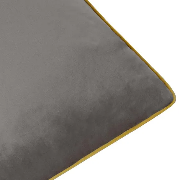 Furn. Square Cushion 5
