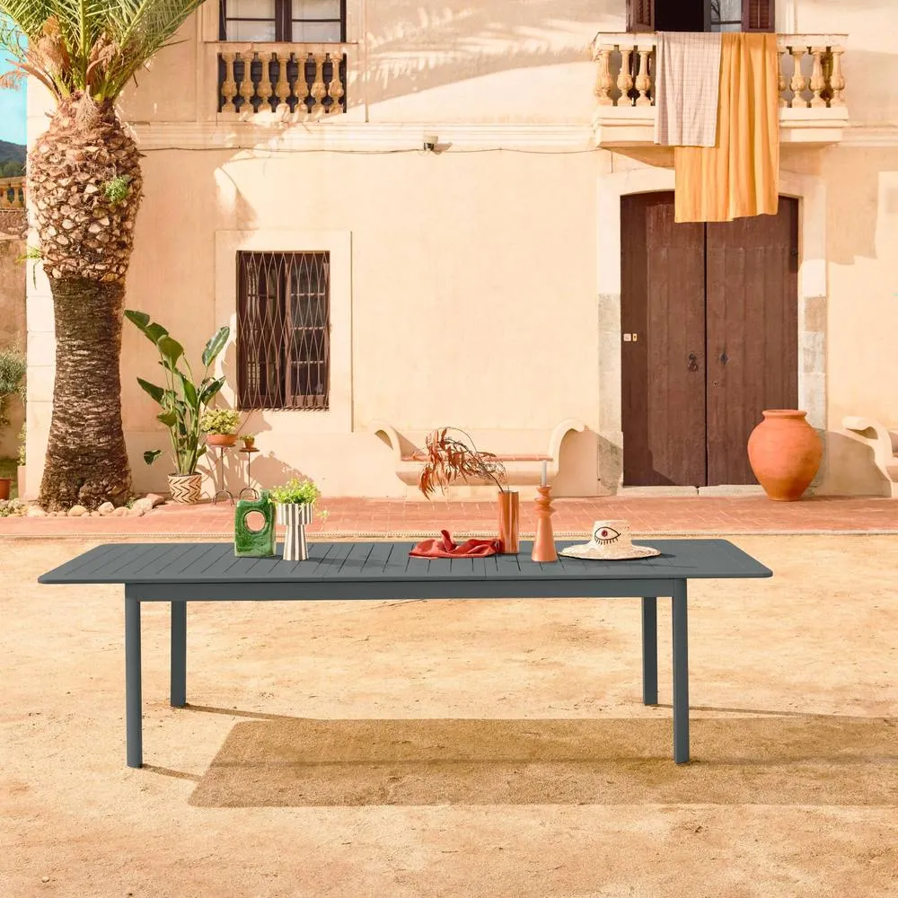 sweeek 10-seater extendable aluminium garden table in Dark Grey 4