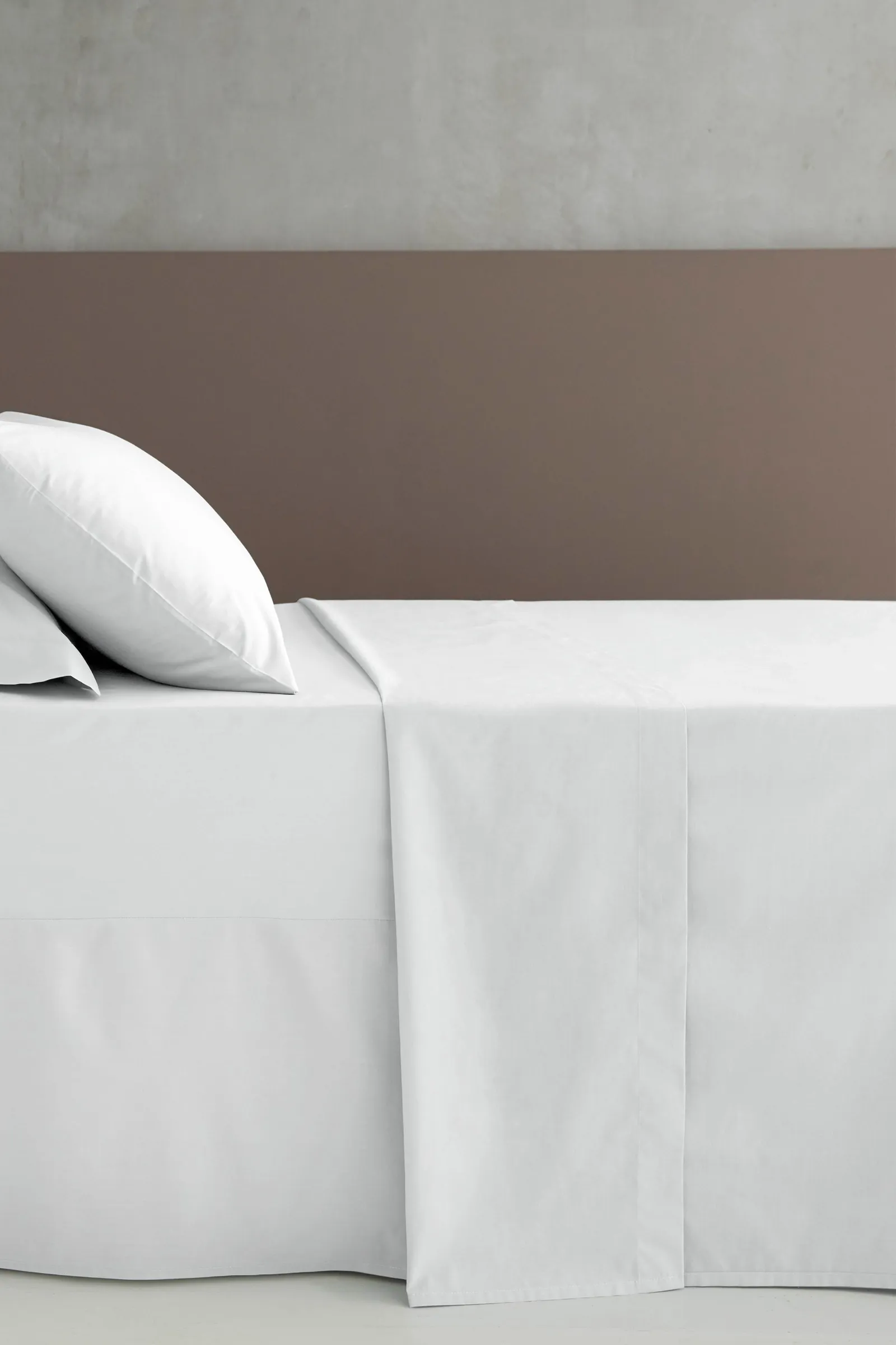 Catherine Lansfield 'Easy Iron Percale' Flat Sheets in White 2