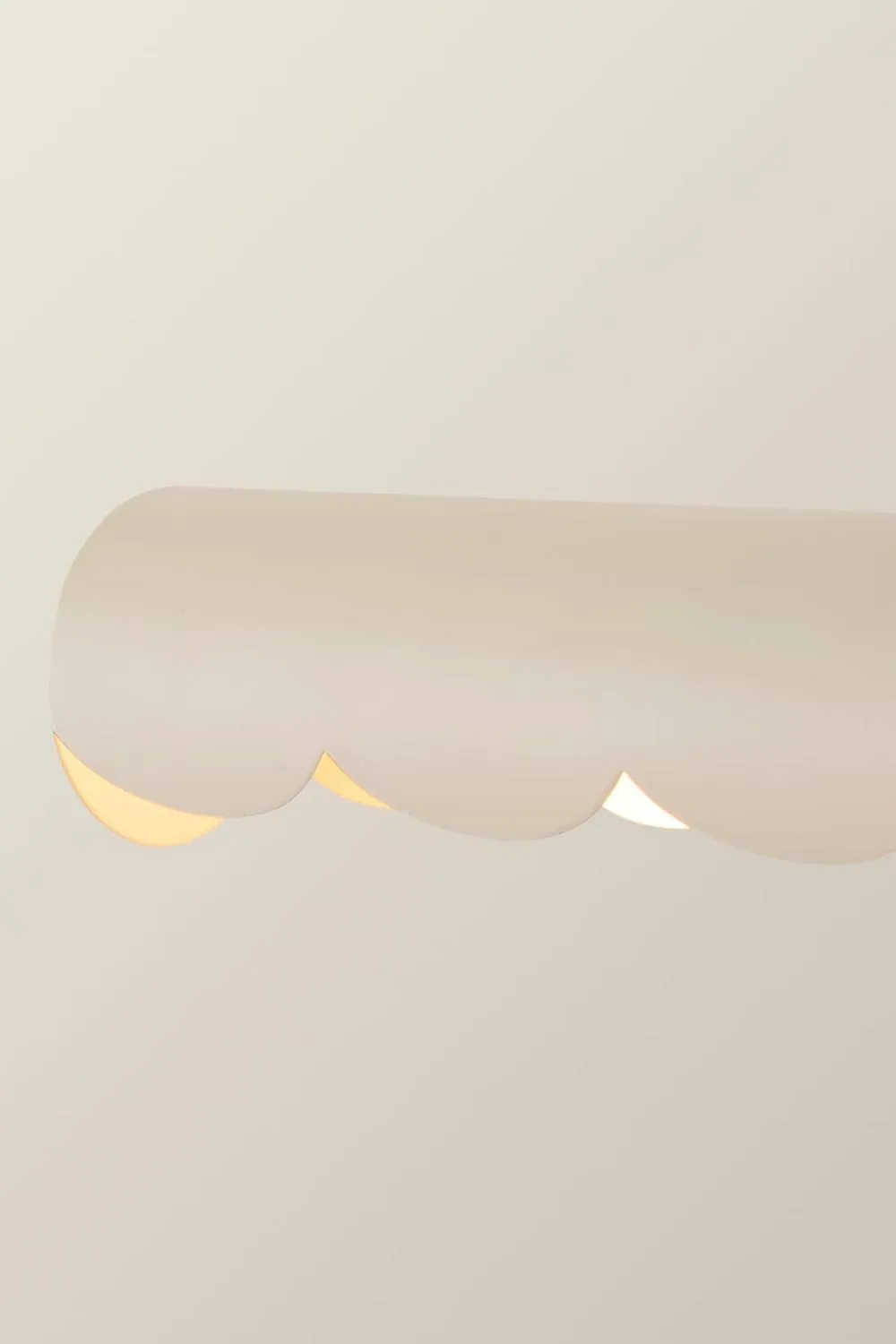 ValueLights Millie Flower Scallop Edge Adjustable Picture Wall Light & Bulb in Cream 4