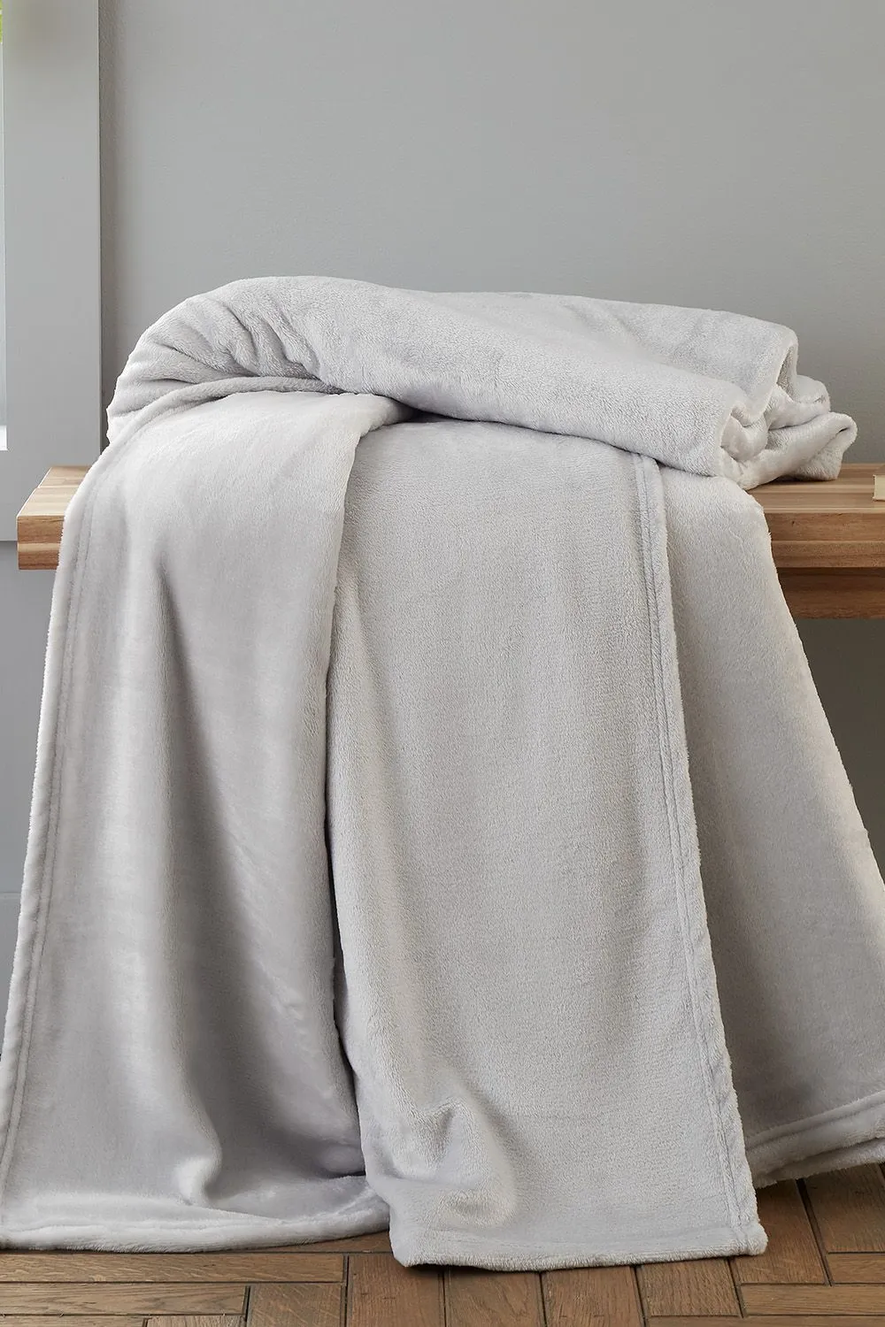 Catherine Lansfield 'Extra Large Raschel Velvet Touch' Blanket Throw in Silver