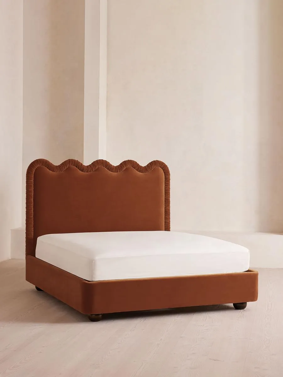 Tristan Bed, Emperor, Velvet, Cinnamon