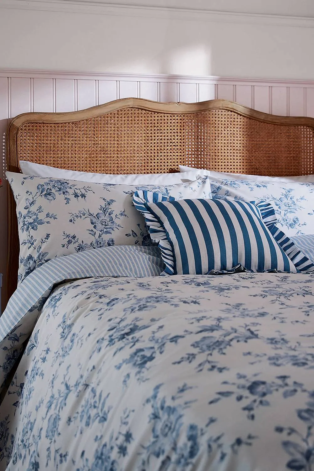 Helena Springfield 'Hedgerow' Cotton Duvet Cover Set in Blue 2