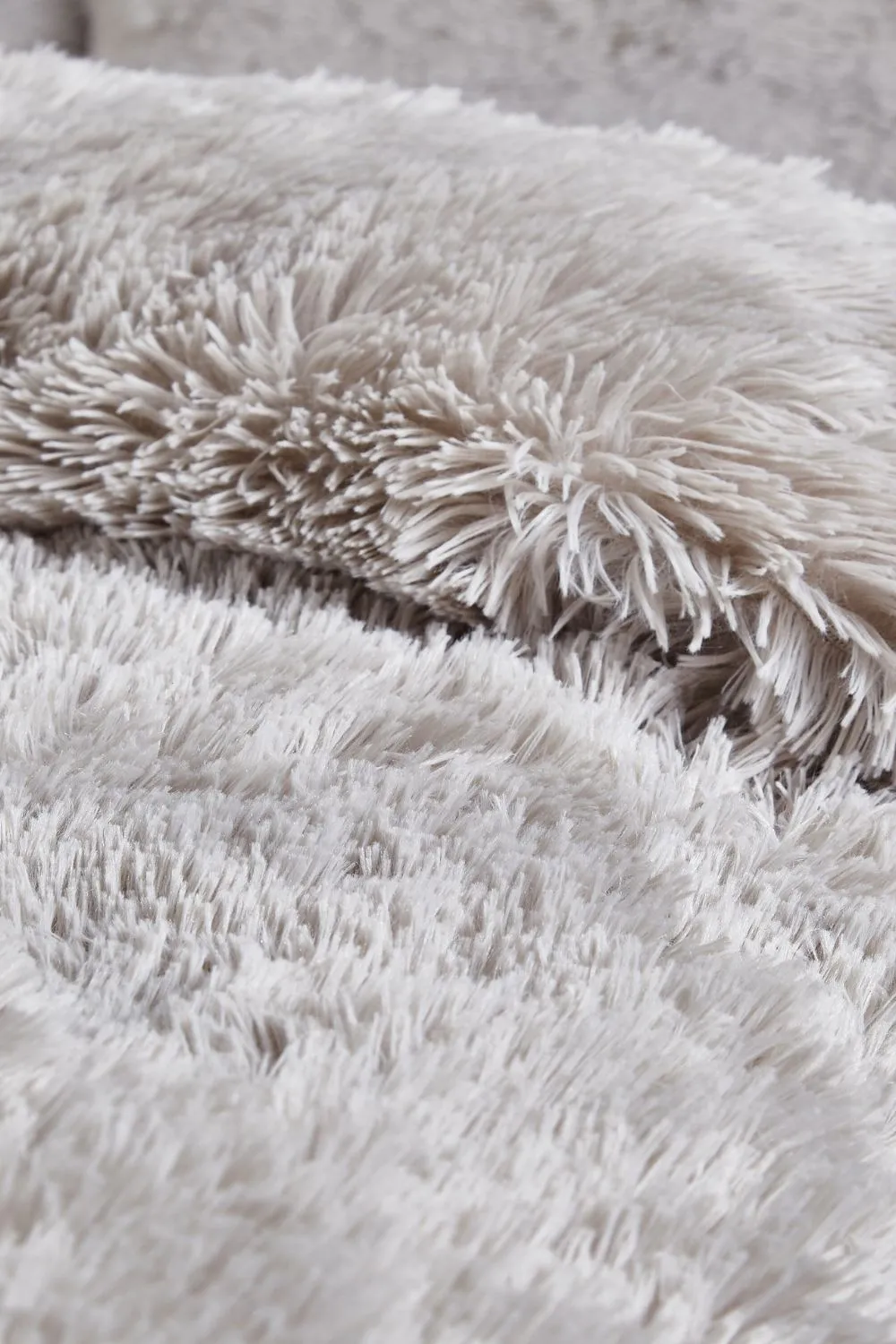 Catherine Lansfield 'Cuddly' Faux Fur Duvet Set in Silver 3