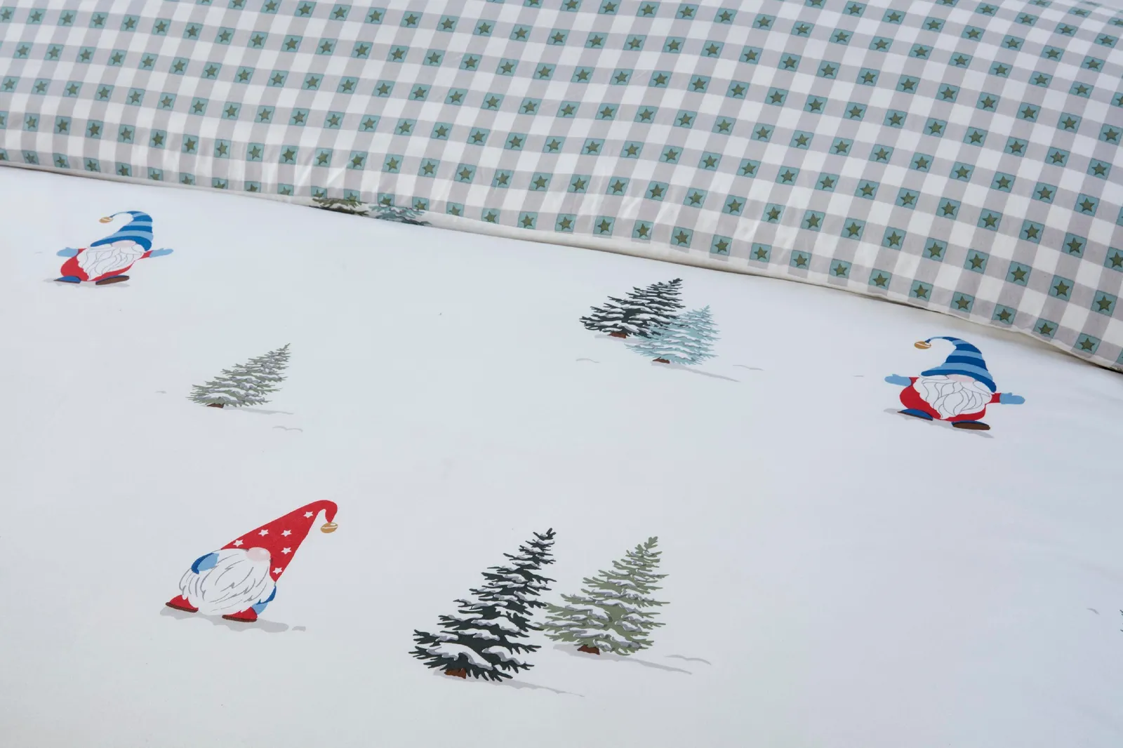 Rapport Home Winter Gonks Microfibre Reversible Duvet Cover Set with Pillowcase in White 2