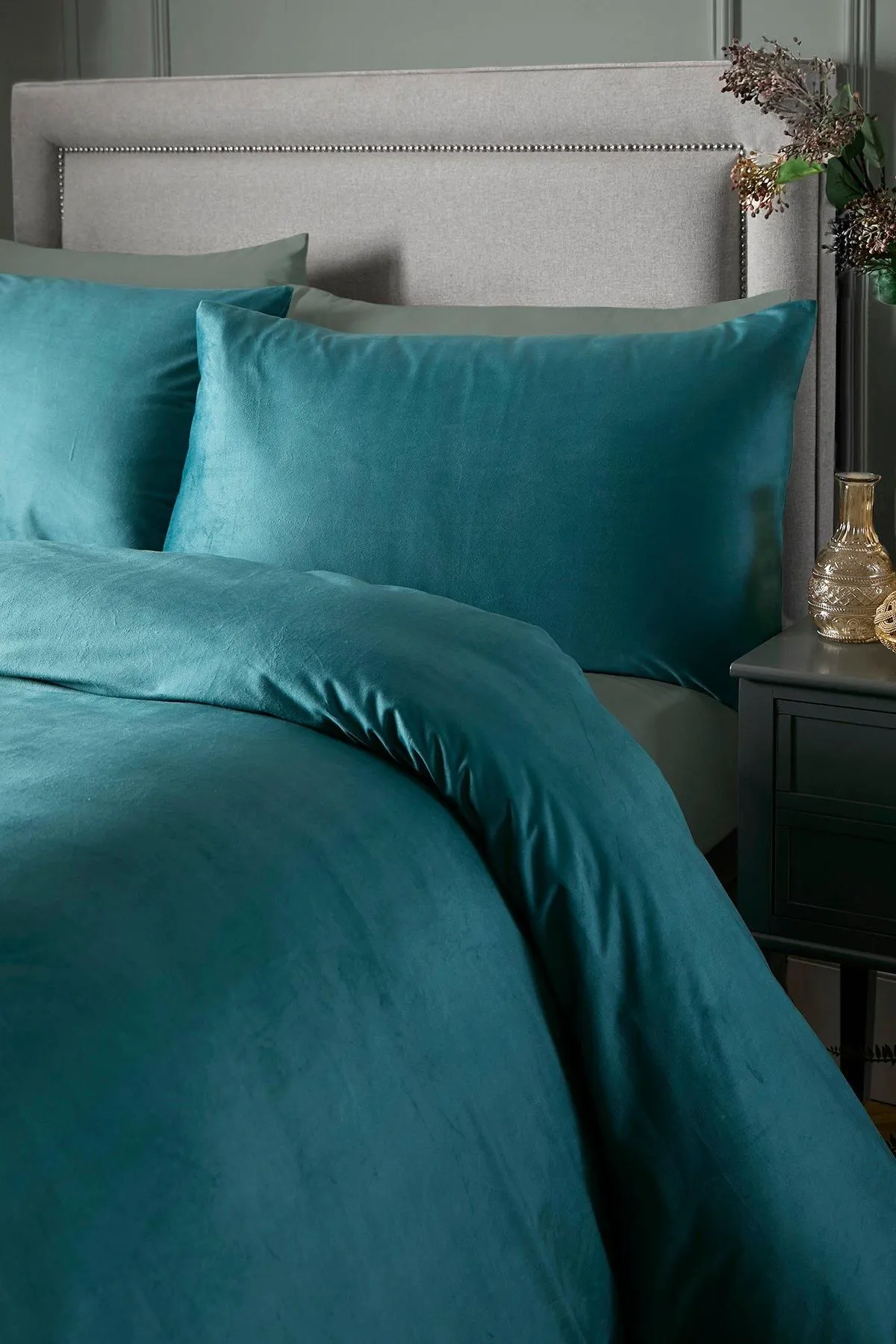 Laurence Llewelyn-Bowen 'Montrose' Luxury Velvet Duvet Cover Set in Teal 2