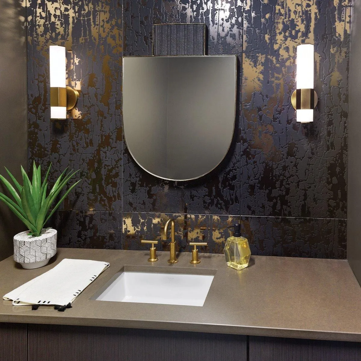 Netlighting Hinkley Facet Integrated LED Bathroom Wall Lamp Heritage Brass 3000K IP44 in Yellow 4