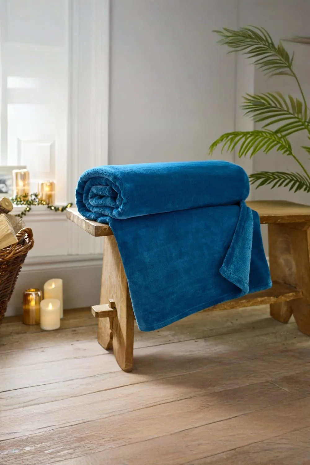 The Lyndon Company Coco Luxury Extra Large Thick Warm Supersoft Cozy Throw 140x180cm in Blue