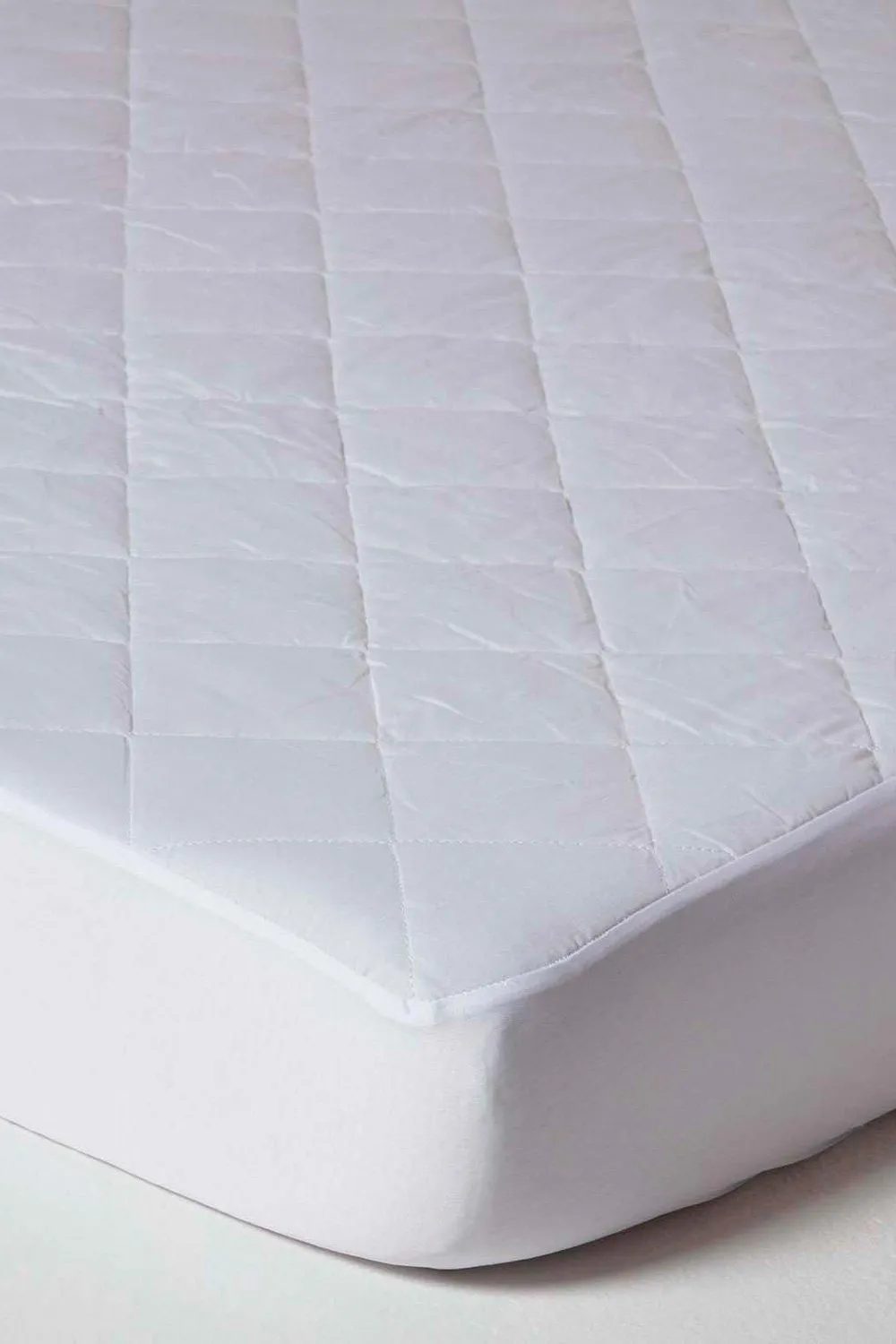 Homescapes Quilted Mattress Protector in White