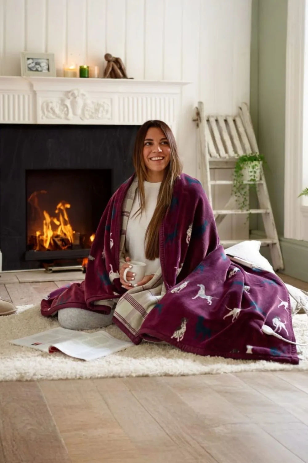 Deyongs Hounds Heated Throw - 140x180cm Cosy Blanket | 1846 in Burgundy