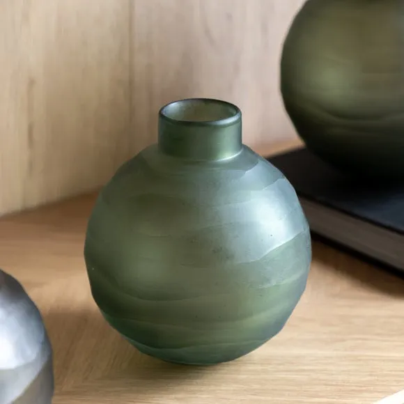 Crossland Grove Bevelled Glass Globe Vase Green 140X140X140Mm, Green
