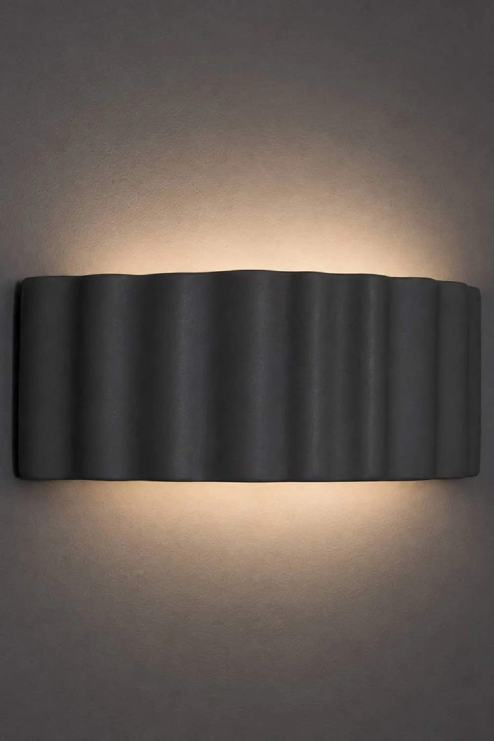 ValueLights Pablo Curved Ribbed Ceramic Flush Wall Sconce Light in Navy 2