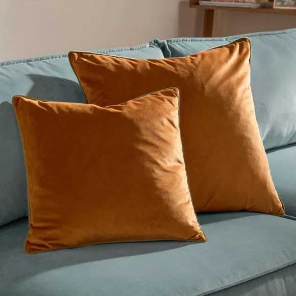 Furn. Square Cushion 6