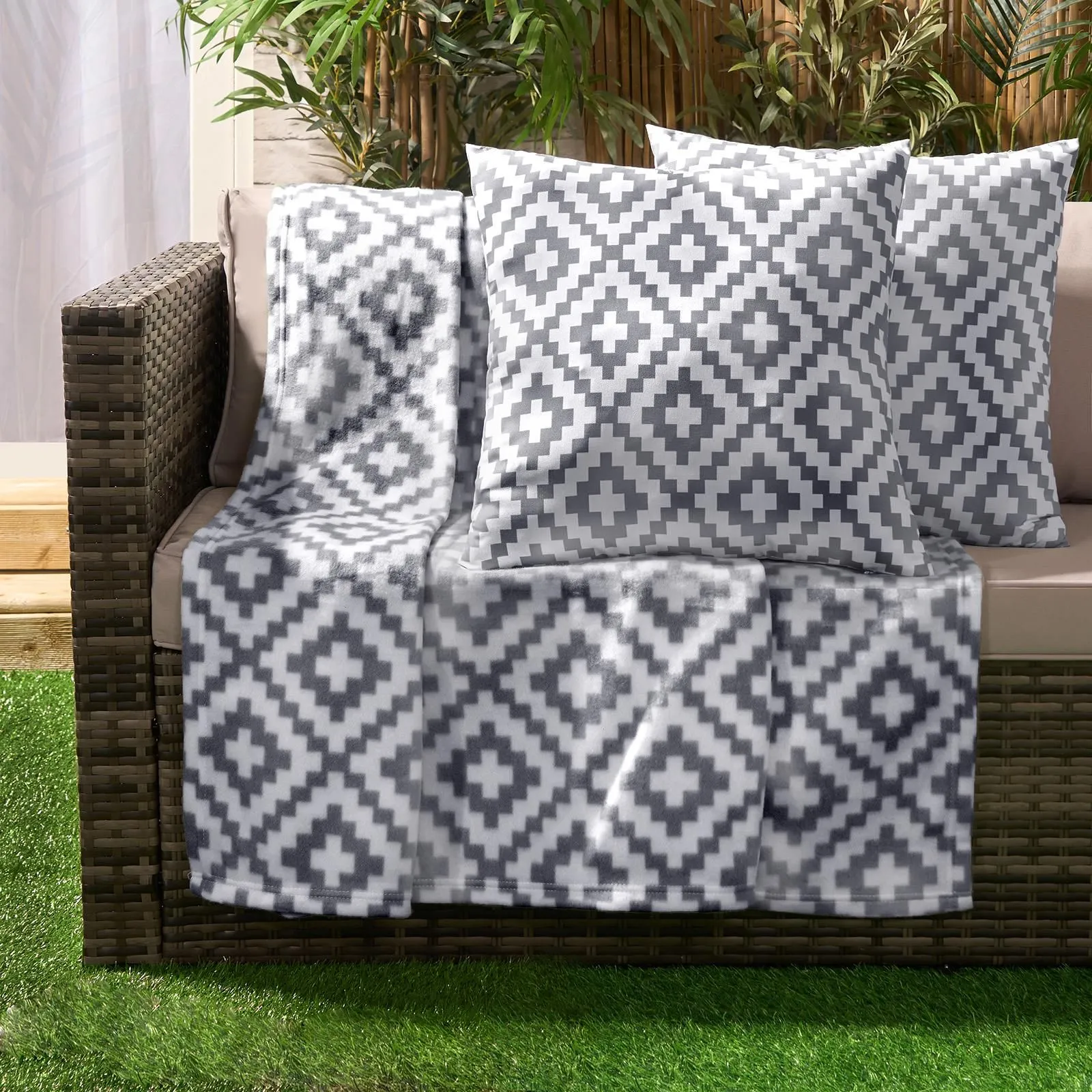 OHS Geo Tile Throw Over Bed Blanket Travel Garden Chair Soft Fleece Warm Bedspread in Light Grey