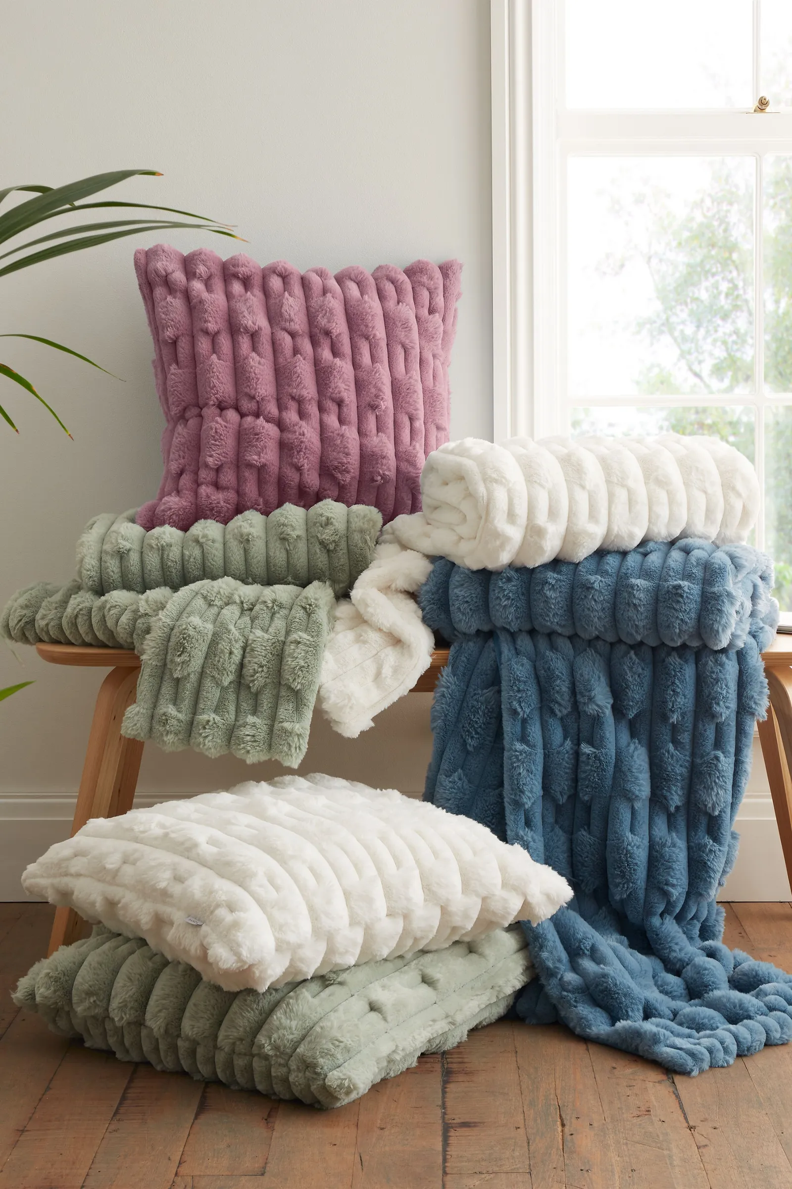 Bianca 'Carved Faux Fur' Cushion in Pink 4
