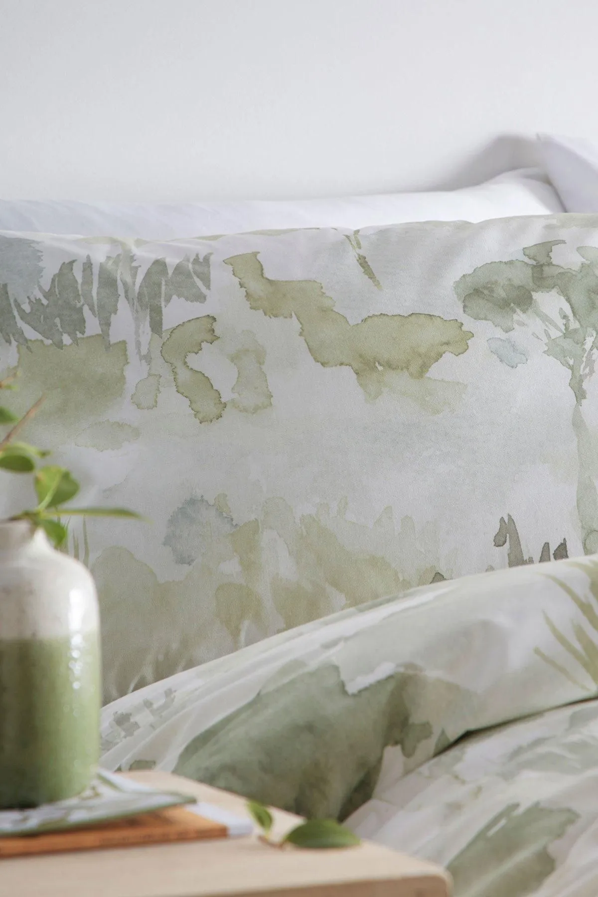 Appletree 'Edale' 100% Cotton Duvet Cover Set With Contrast Piping in Green 2