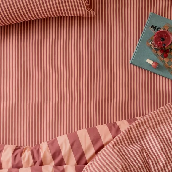 Furn. The Ultimate Stripe Fitted Sheet 1